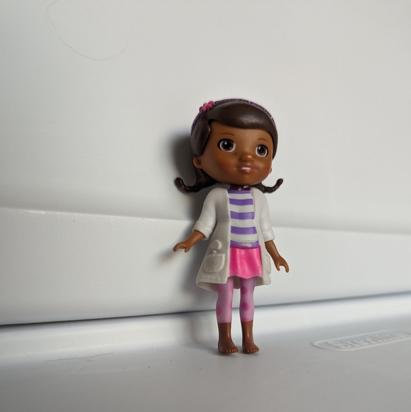 Disney Jr Doc McStuffins 4in Cake Topper Purple White just play Removable Coat - Picture 5 of 12
